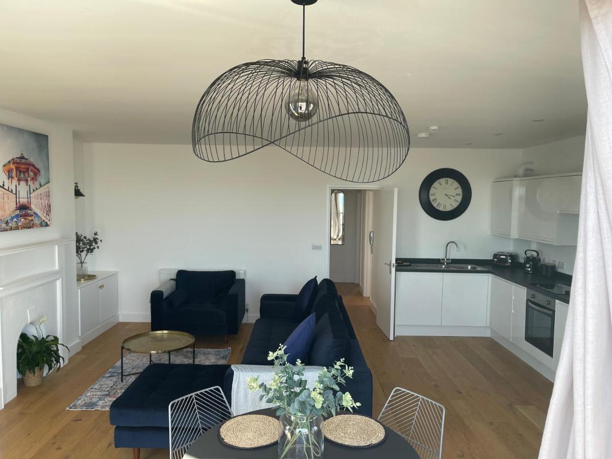 Seaview Flat With Balcony, Spacious 2 Bedroom Worthing Kültér fotó