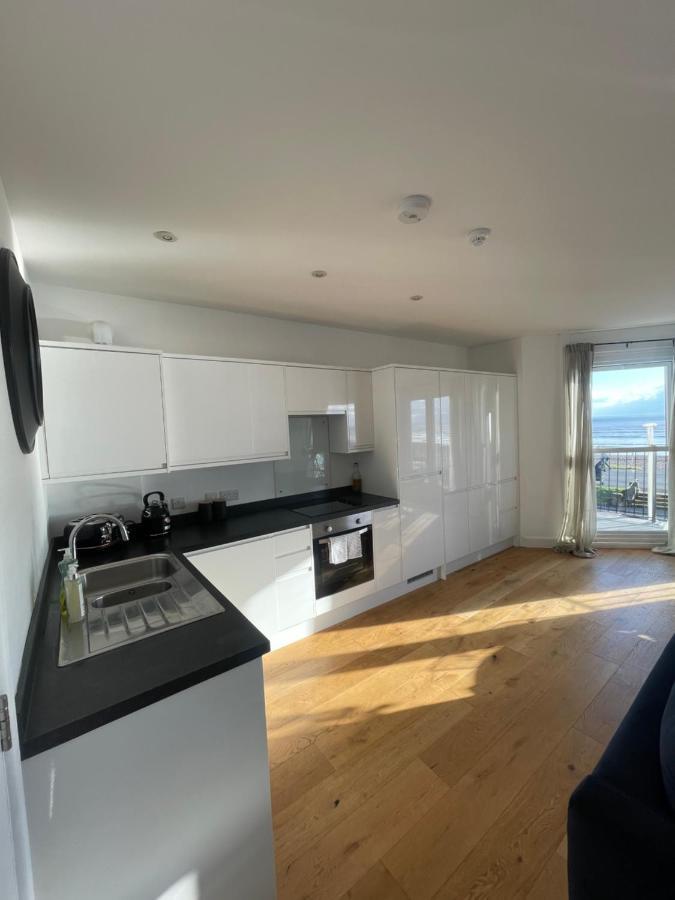 Seaview Flat With Balcony, Spacious 2 Bedroom Worthing Kültér fotó
