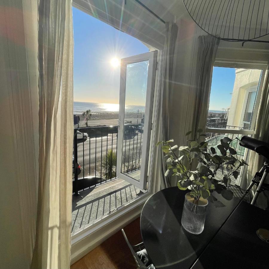 Seaview Flat With Balcony, Spacious 2 Bedroom Worthing Kültér fotó