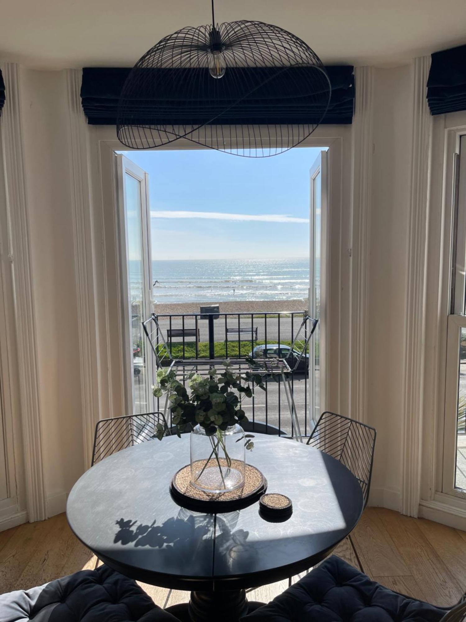Seaview Flat With Balcony, Spacious 2 Bedroom Worthing Kültér fotó